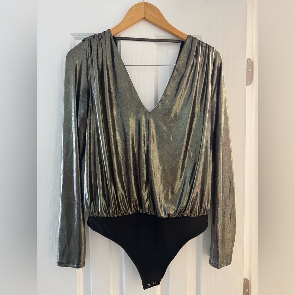 EXPRESS sexy deep V-neck pale Gold bodysuit size Medium very sleek